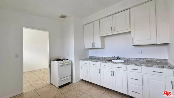 Desert Hot Springs, CA 92240,66327 7th St #2