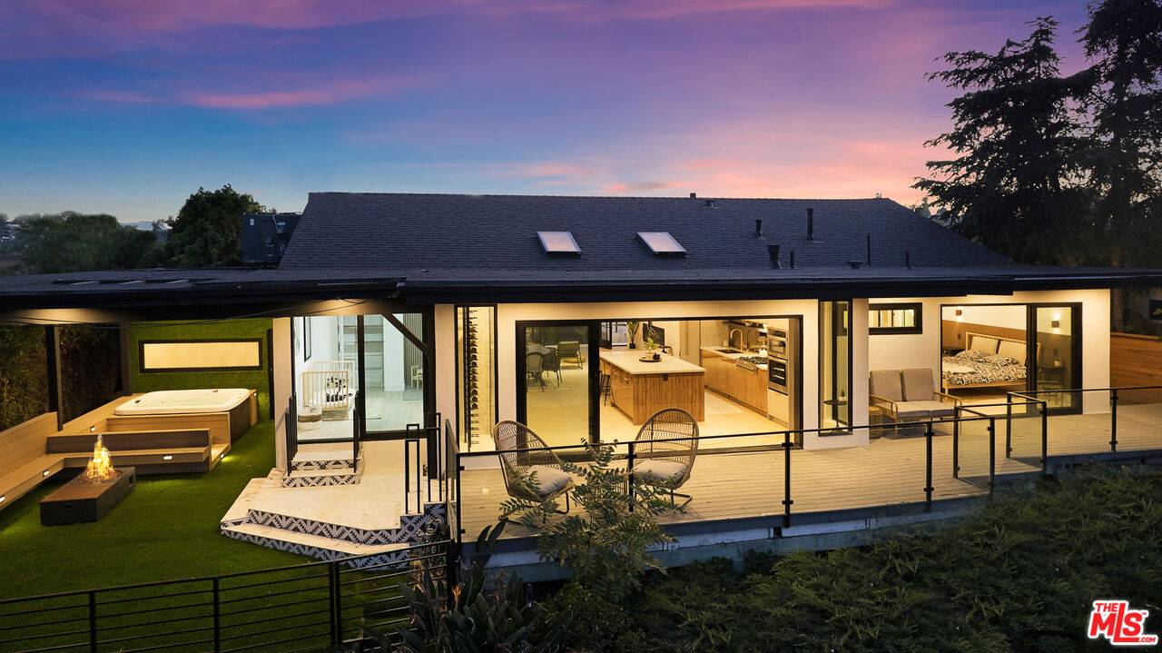 5102 Escobedo Dr, Woodland Hills, CA 91364