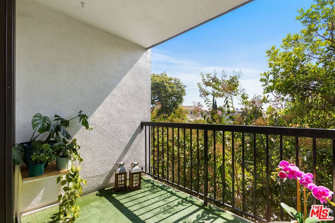 West Hollywood, CA 90069,906 N Doheny Dr #316