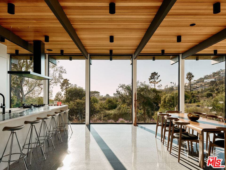 Malibu, CA 90265,5637 Busch Dr