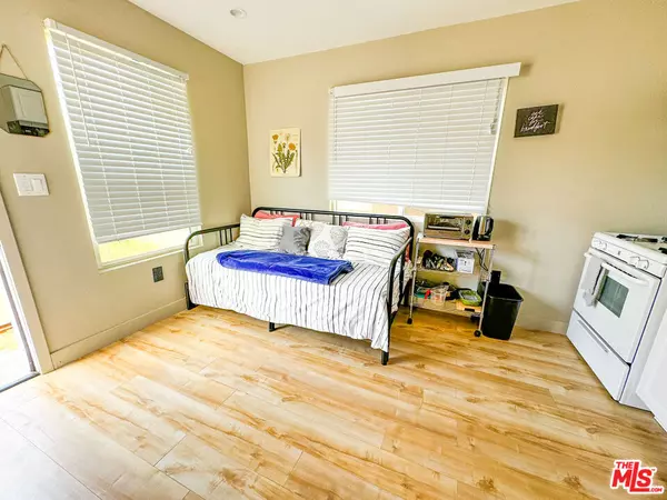 Los Angeles, CA 90029,831 N Heliotrope Dr