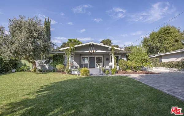 55 W Altadena Dr, Altadena, CA 91001