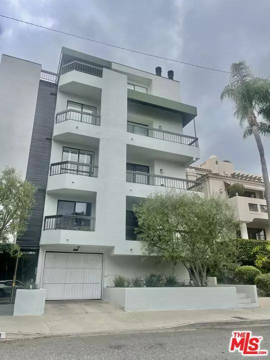 9033 Vista Grande St #2, West Hollywood, CA 90069