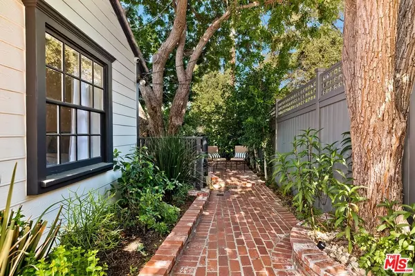 Studio City, CA 91604,3983 Sunswept Dr