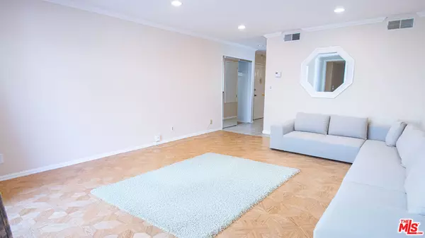 Sherman Oaks, CA 91423,4521 Colbath Ave #309