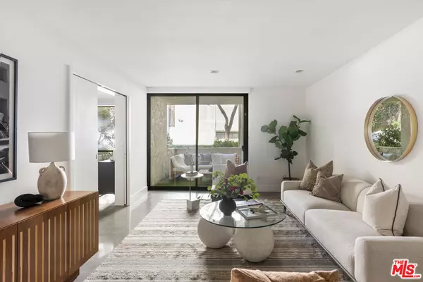 8400 De Longpre Ave #203,  West Hollywood,  CA 90069