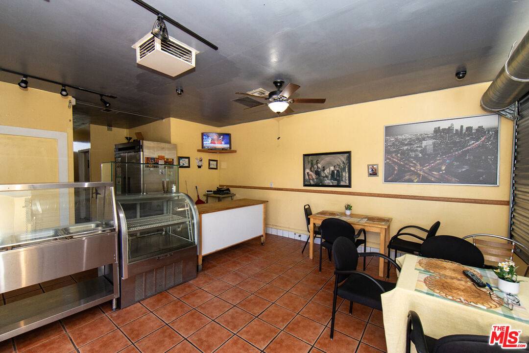 Los Angeles, CA 90062,1977 W 48th St