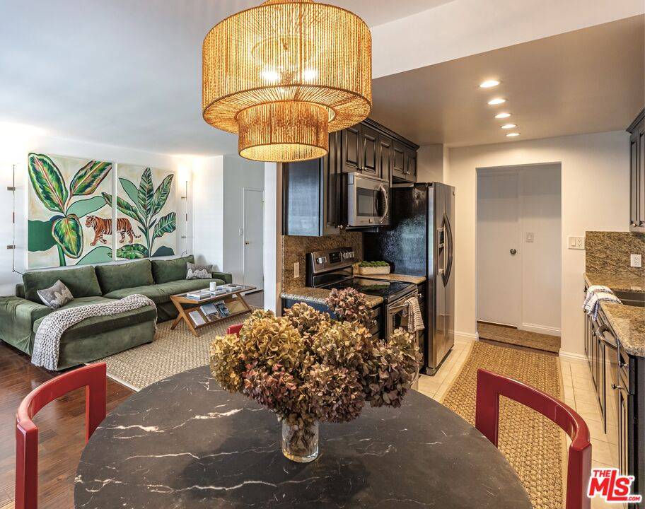 1131 Alta Loma Rd #516, West Hollywood, CA 90069