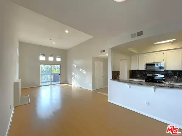 4442 Coldwater Canyon Ave #302, Studio City, CA 91604