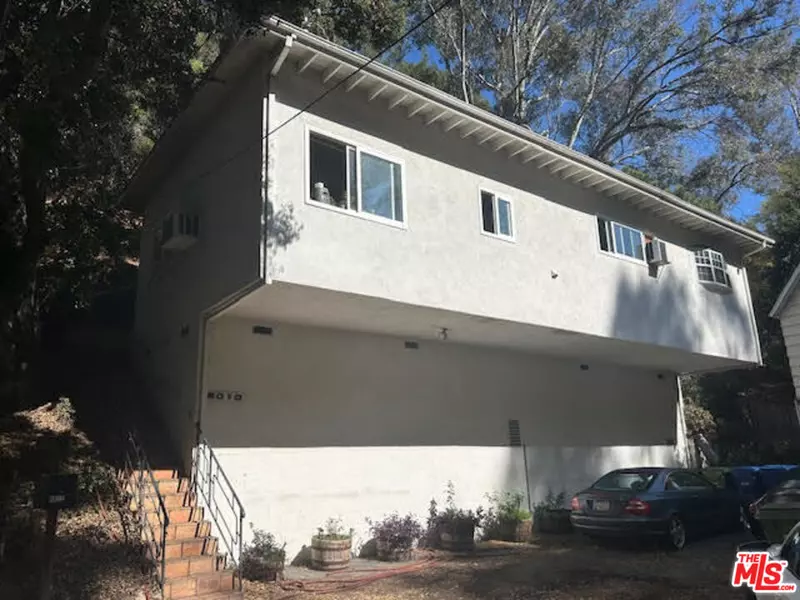 8010 Padre Ln, Los Angeles, CA 90046