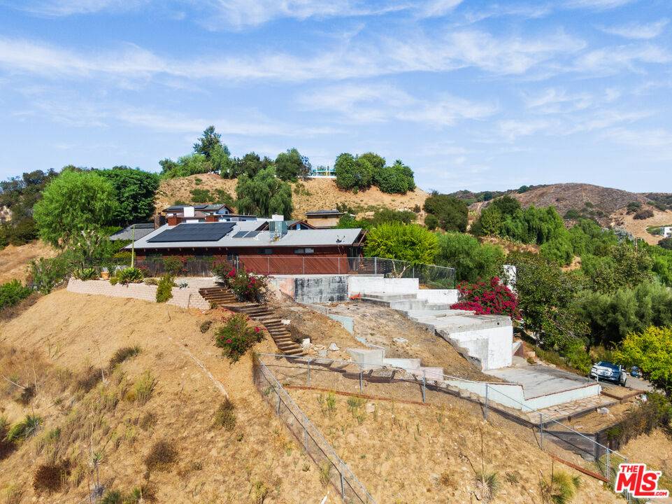Topanga, CA 90290,2717 Halsey Rd