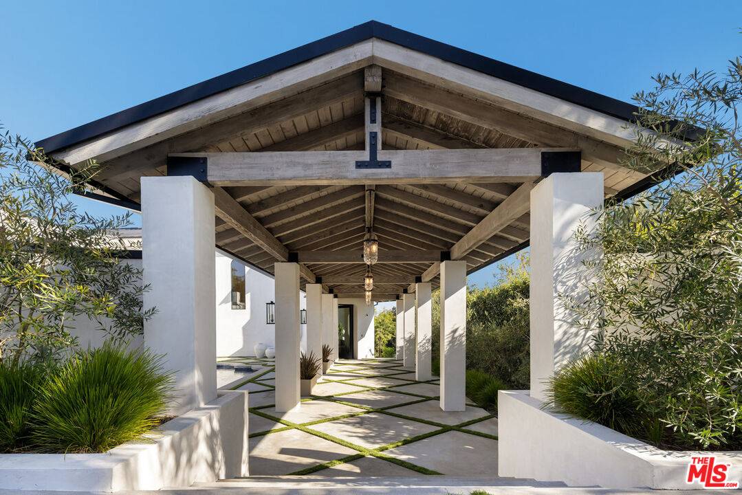 Malibu, CA 90265,7052 Dume Dr