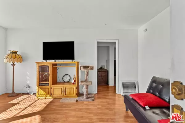 Hawthorne, CA 90250,5011 W 126th St