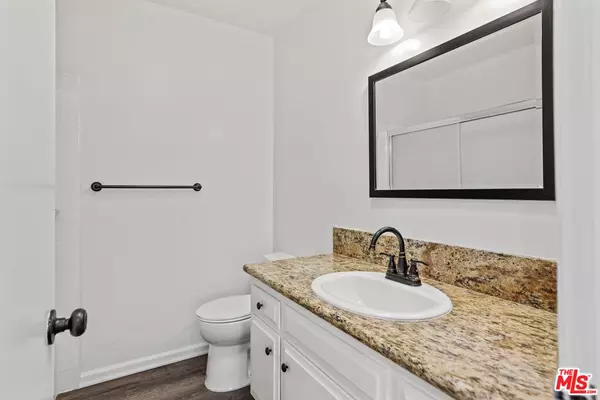 Los Angeles, CA 90049,11930 Mayfield Ave #9