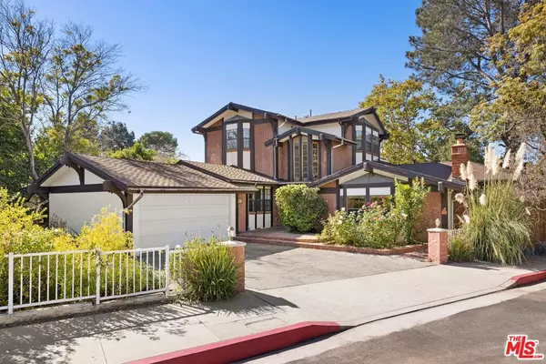 817 Radcliffe Ave, Pacific Palisades, CA 90272