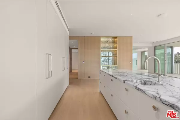 West Hollywood, CA 90069,9255 Doheny Rd #2605