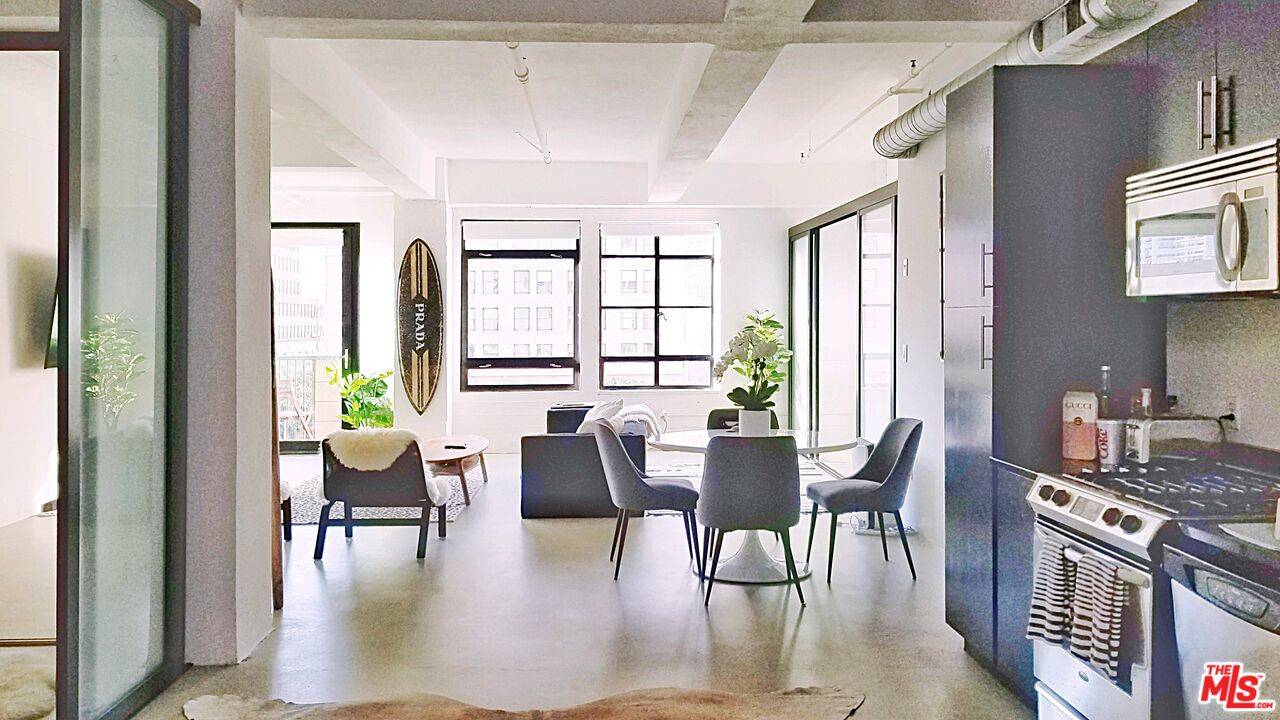 849 S Broadway #410, Los Angeles, CA 90014