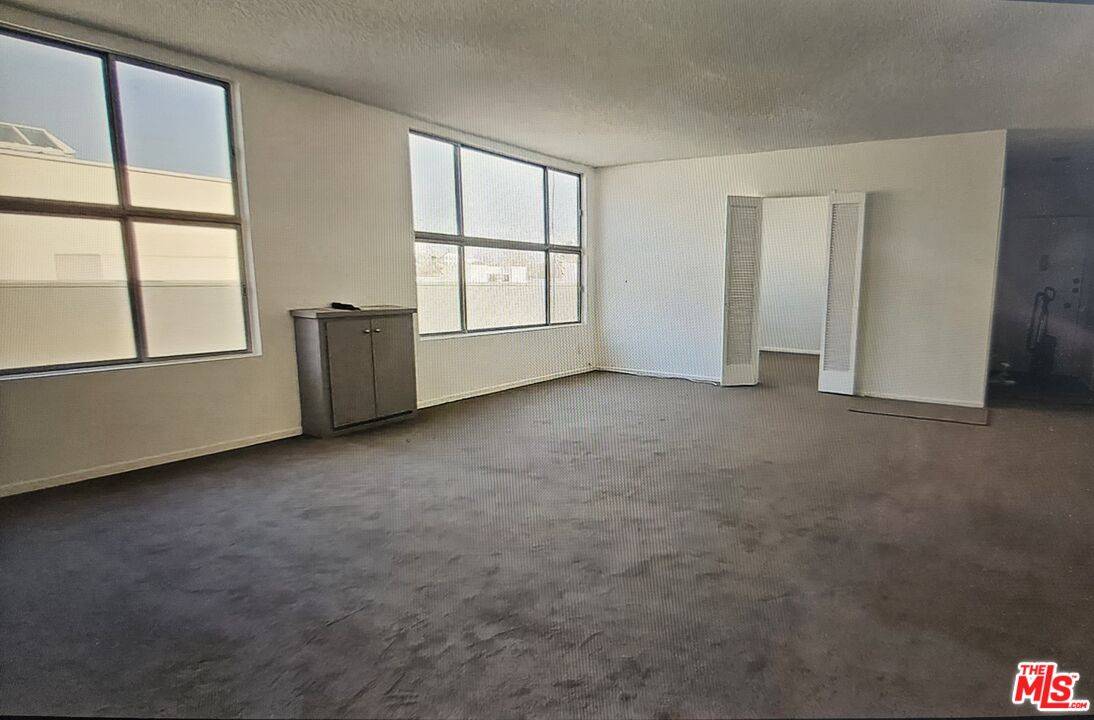 Beverly Hills, CA 90212,252 S Reeves Dr