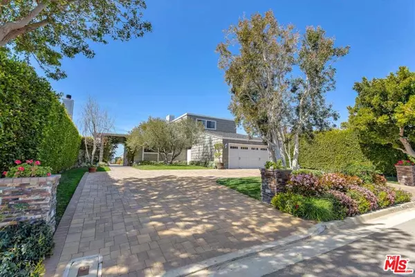 Malibu, CA 90265,6439 Surfside Way