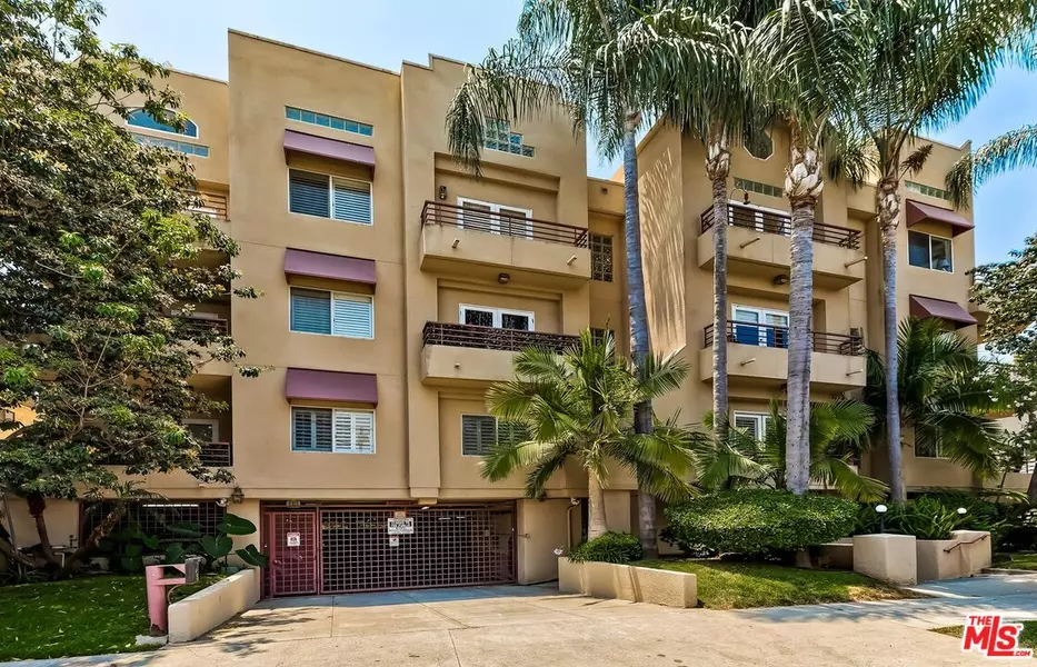 14290 Dickens St #303, Sherman Oaks, CA 91423