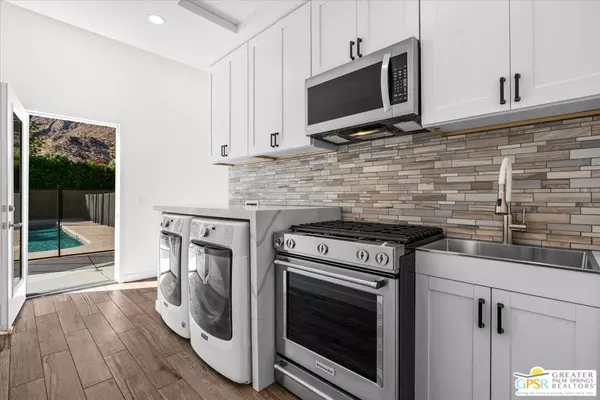 Palm Springs, CA 92262,985 N Tuxedo Cir