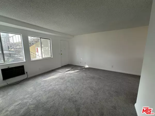 North Hollywood, CA 91605,7127 Coldwater Canyon Ave #3