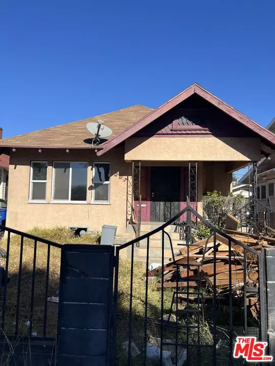 Los Angeles, CA 90037,207 W 52nd Pl