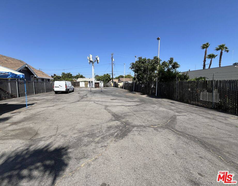 1325 S Main St, Santa Ana, CA 92707