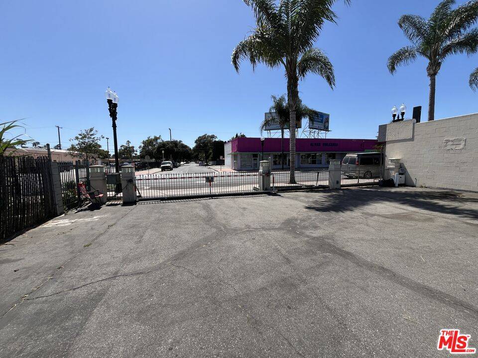 1325 S Main St, Santa Ana, CA 92707
