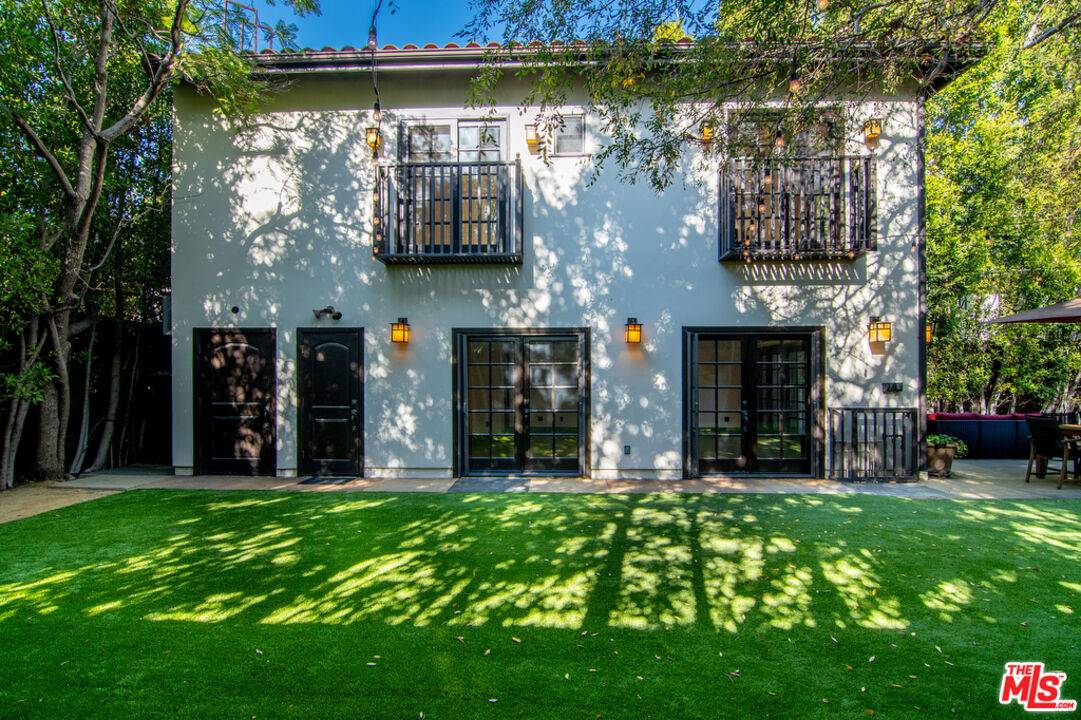 Los Angeles, CA 90036,319 S Mansfield Ave