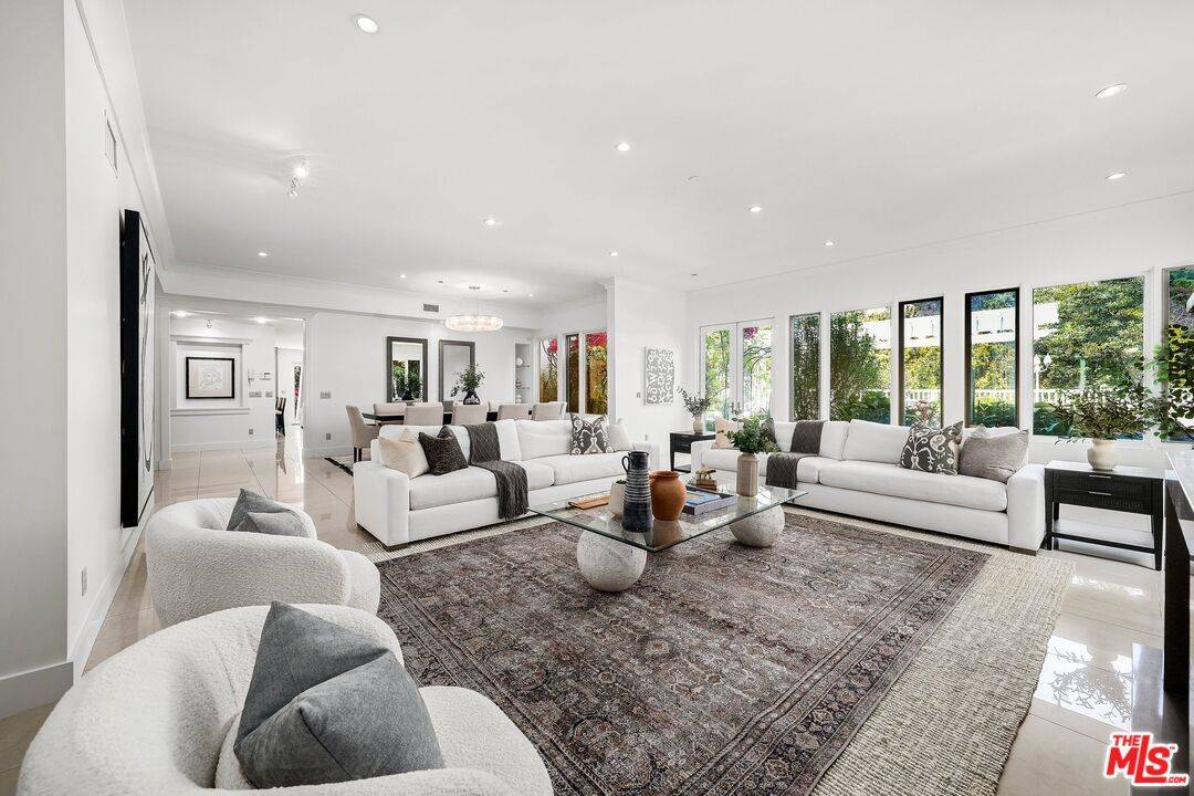 Beverly Hills, CA 90210,9580 Shirley Ln