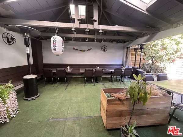 Los Angeles, CA 90046,7455 Melrose Ave