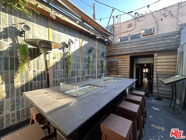 Los Angeles, CA 90046,7455 Melrose Ave