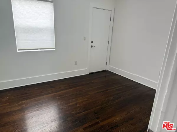 Los Angeles, CA 90029,5312 Lexington Ave #3
