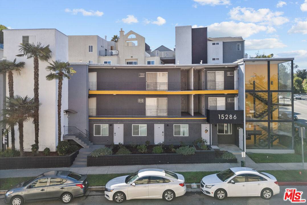 15286 Sutton St #202, Sherman Oaks, CA 91403