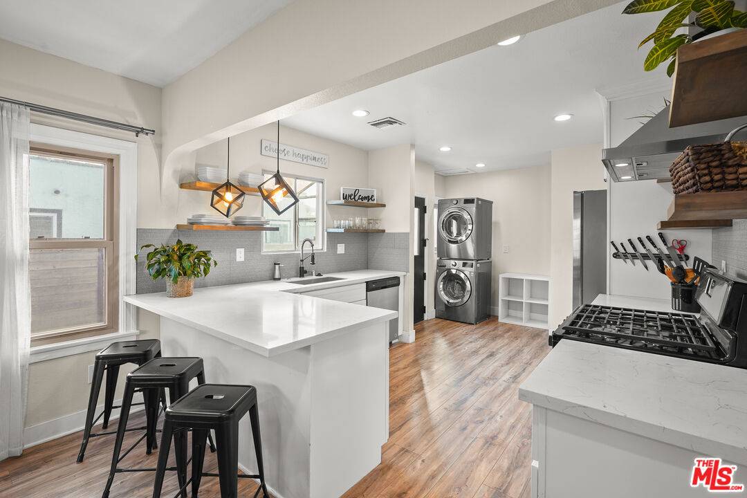 Los Angeles, CA 90047,1828 W 84th St