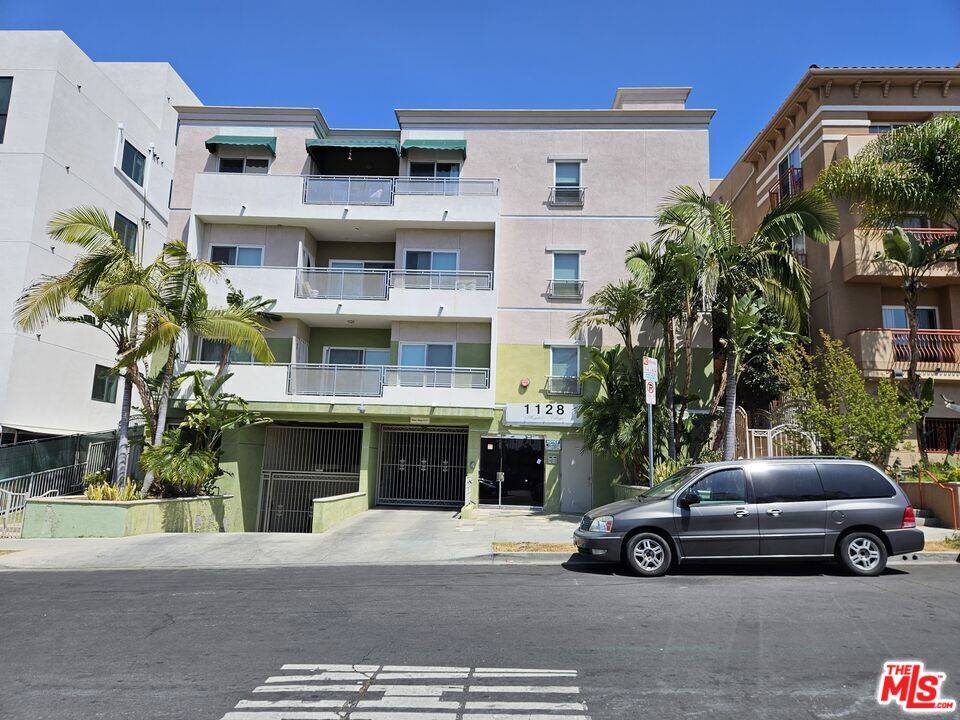 1128 S Serrano Ave #304, Los Angeles, CA 90006