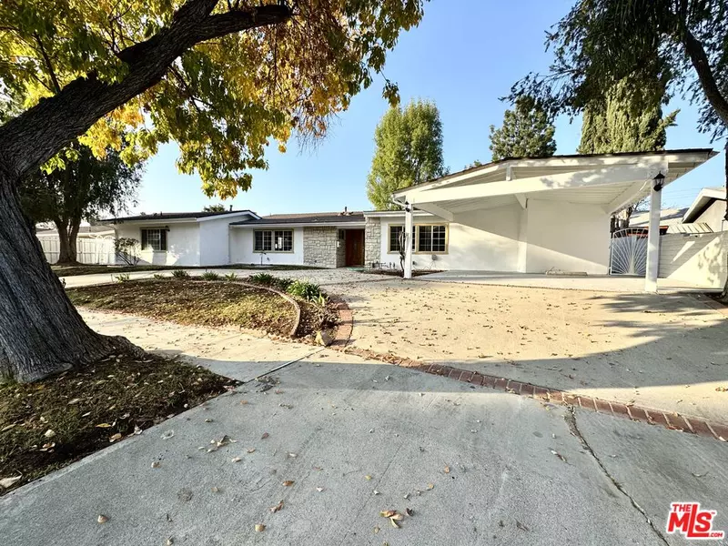 20611 Tiara St, Woodland Hills, CA 91367