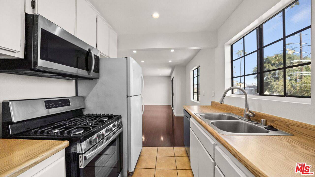 Van Nuys, CA 91406,7453 Haskell Ave #6