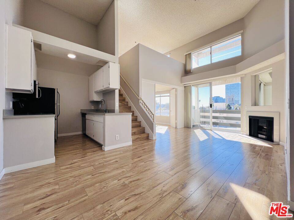 350 S Reno St #405, Los Angeles, CA 90057