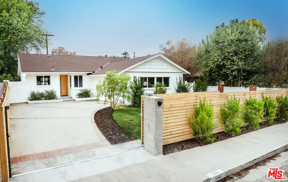 5141 Don Pio Dr, Woodland Hills, CA 91364