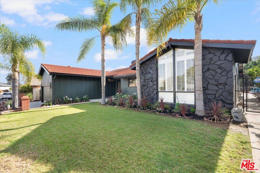 10824 Alta View Dr, Studio City, CA 91604