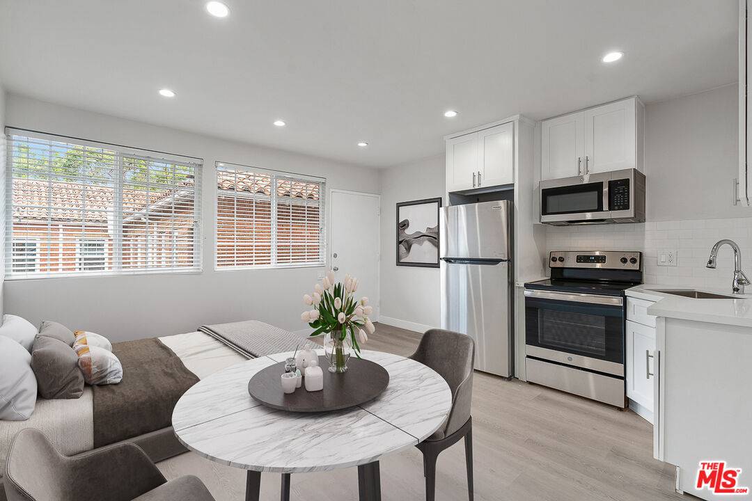 144 N Swall Dr #D, Beverly Hills, CA 90211