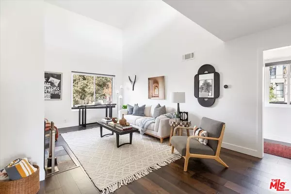 Studio City, CA 91604,10960 Bluffside Dr #201