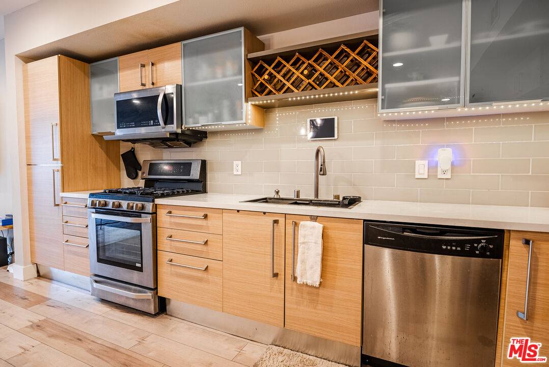 Los Angeles, CA 90017,1234 Wilshire Blvd #330