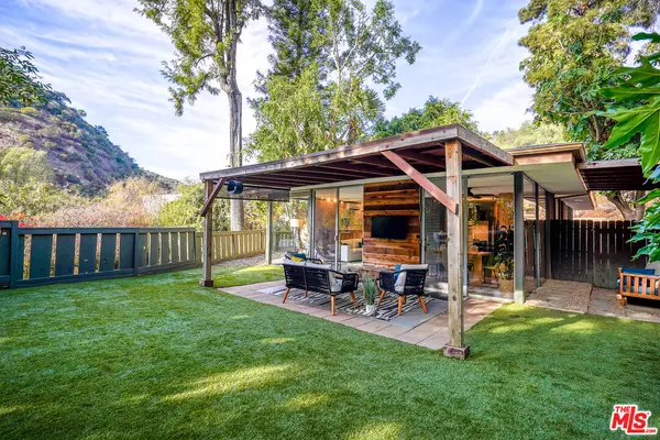 1430 Benedict Canyon Dr, Beverly Hills, CA 90210