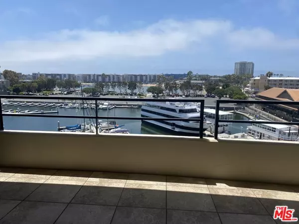 Marina Del Rey, CA 90292,4267 Marina City Dr #102