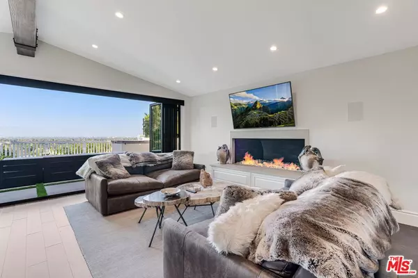Encino, CA 91436,16725 Oak View Dr