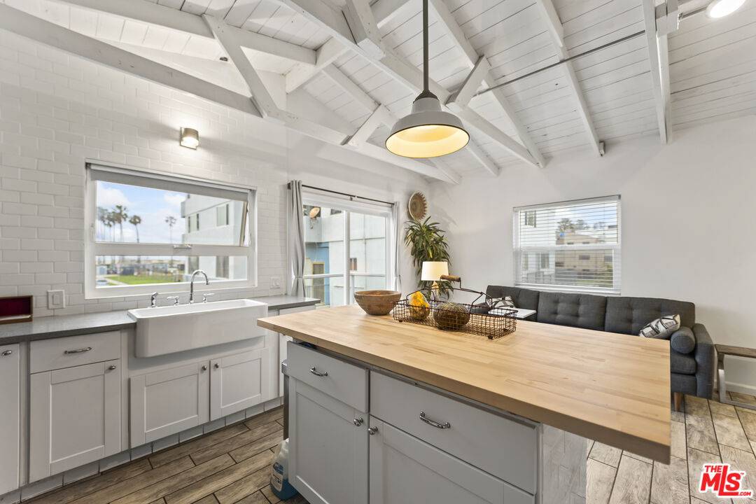 Playa Del Rey, CA 90293,6712 S Culver Place