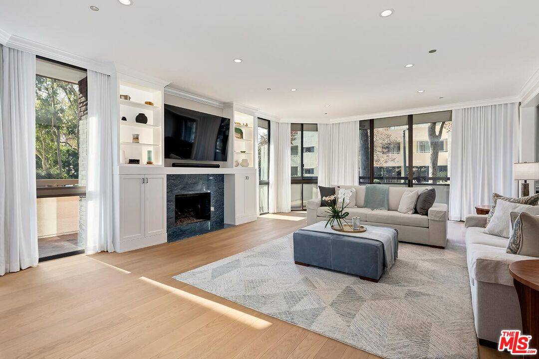 300 N Swall Dr #102, Beverly Hills, CA 90211